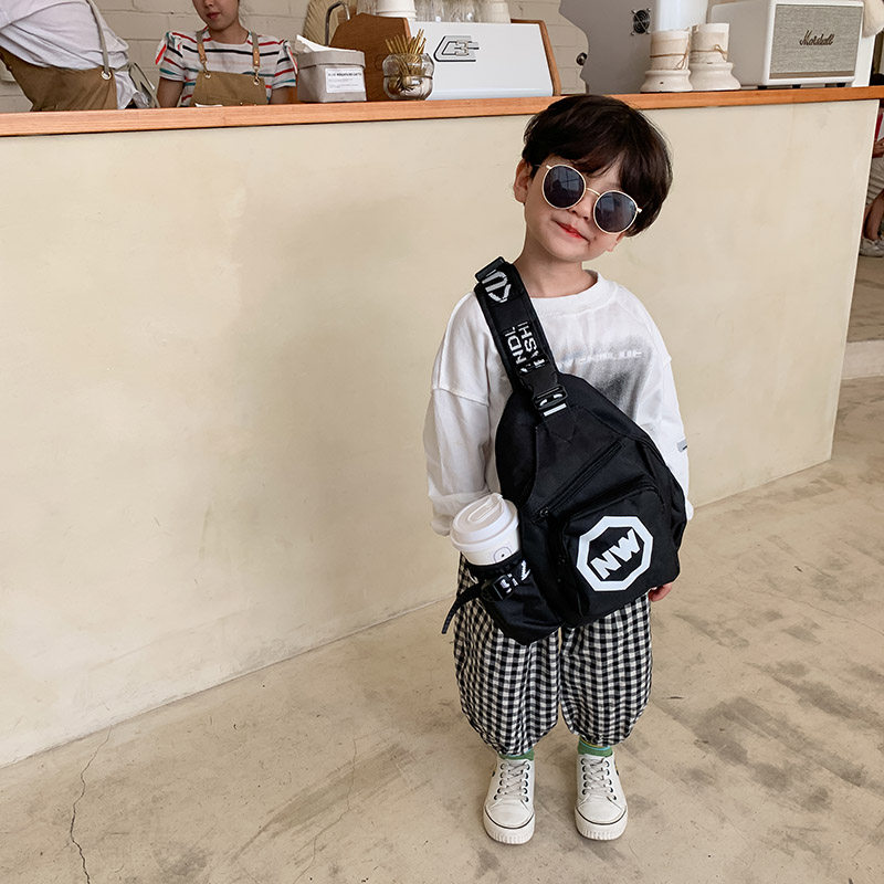 速发儿童时尚揹包小孩子胸包韩版轻便小学生单肩包男孩子斜挎包出
