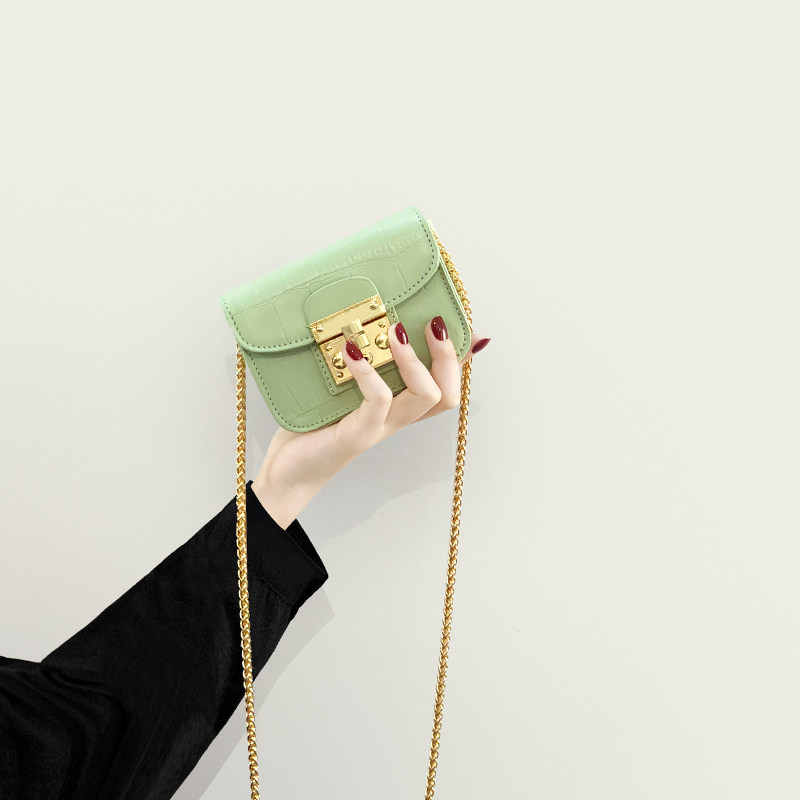 高级感小众设计口红包包女2023新款潮夏天链条斜挎小包迷你耳机包
