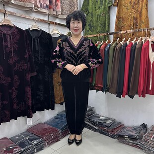 中老年妈妈春季两件套新款时尚V领丝绒t恤衫女大码50岁套裤小脚裤