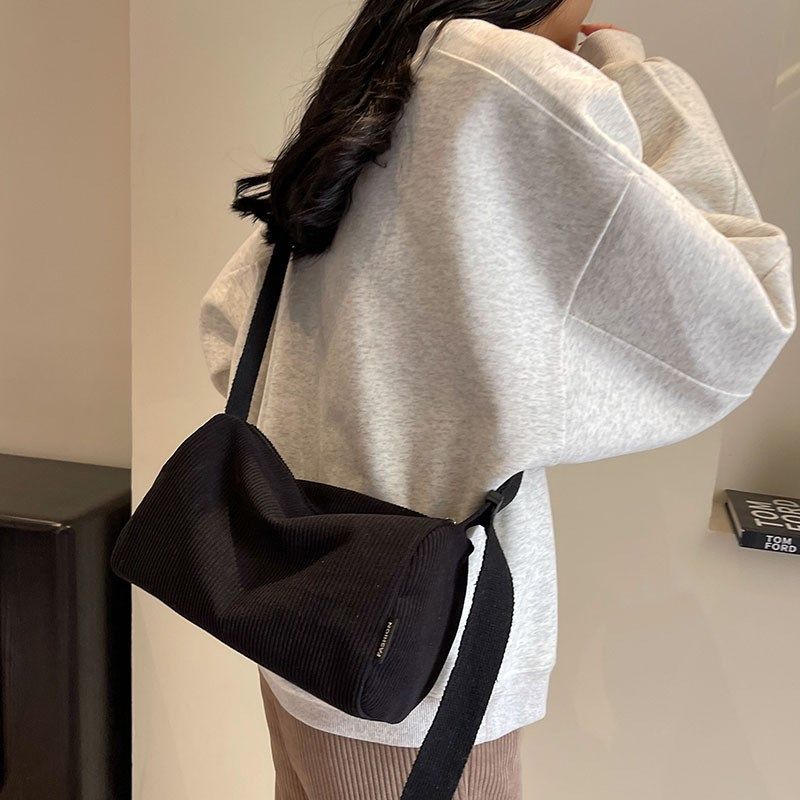 休闲大容量条绒帆布包包女2024新款时尚单肩包百搭宽带斜挎枕头包,箱包皮具/热销女包/男包,时尚帆布包,淘宝优惠券,粉丝福利购,淘宝优惠卷