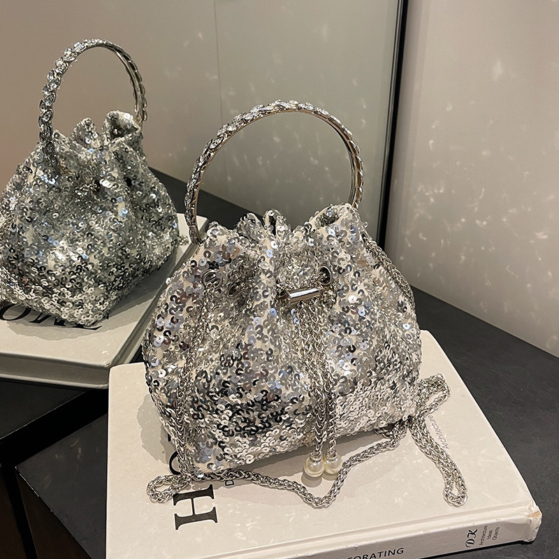 今年流行小众设计亮片包包2023新款女包夏天百搭链条斜挎包水桶包,箱包皮具/热销女包/男包,水桶包,淘宝优惠券,粉丝福利购,淘宝优惠卷