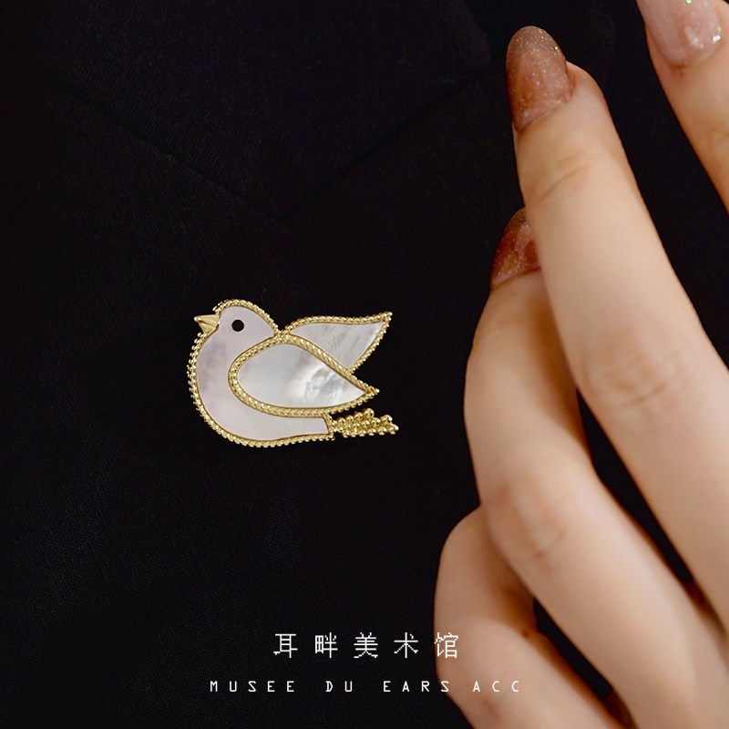A2025新款和平白鸽小胸针女款天然母贝小众设计奢华气质高级可爱