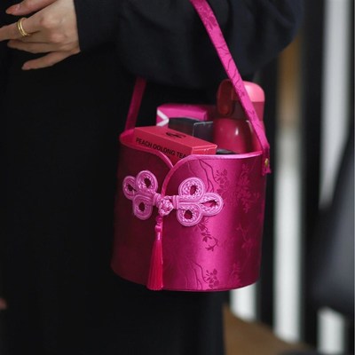 中式抱抱桶伴g手礼喜糖盒子高级感新中式流苏空盒伴郎伴娘礼品包