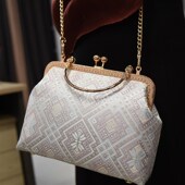 广西壮锦纹样三朵花口金包