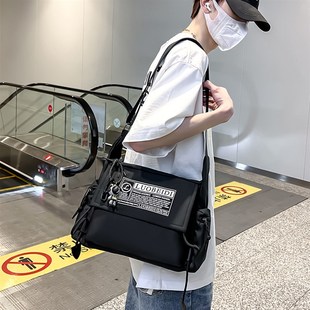 日系帆布斜挎包男士大容量休闲工装邮差包女学生上课书包单肩包潮