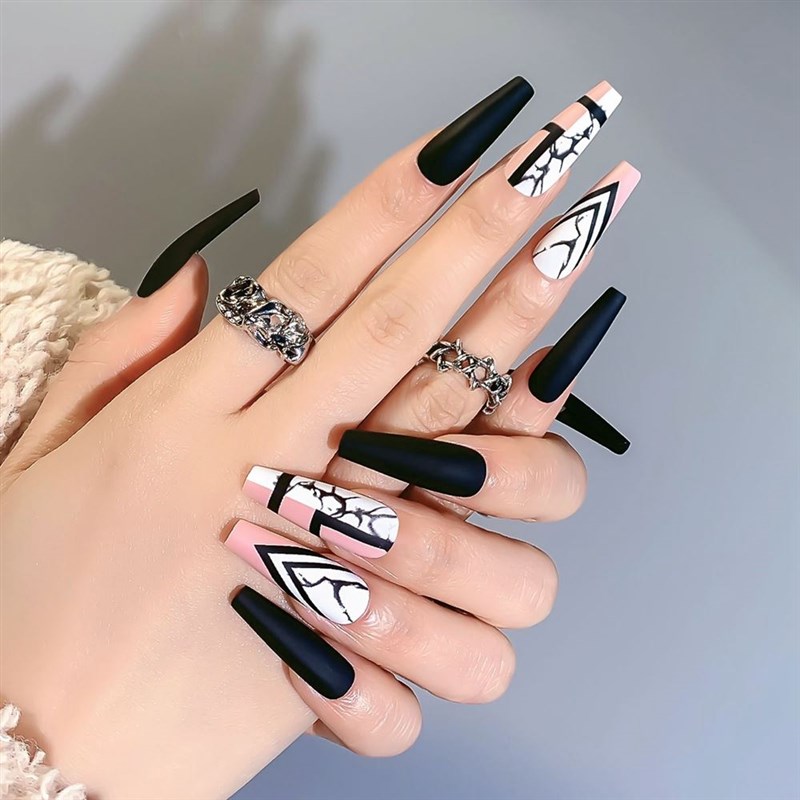 厂家24pcs Press on Nails Pun Blac White Patchwor Fire Patter