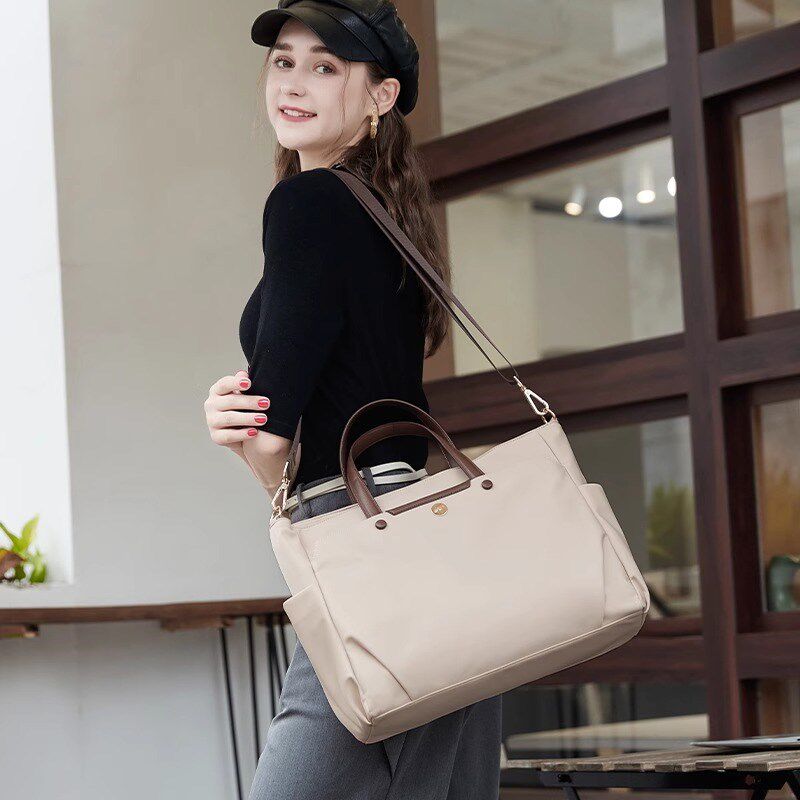 2024新款女士商务手提公文包a4文件通勤笔记本电脑多分隔层高级感