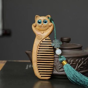 厂家绿檀梳子香木雕刻可爱猫咪木梳子女生生日礼品送女友送女神礼
