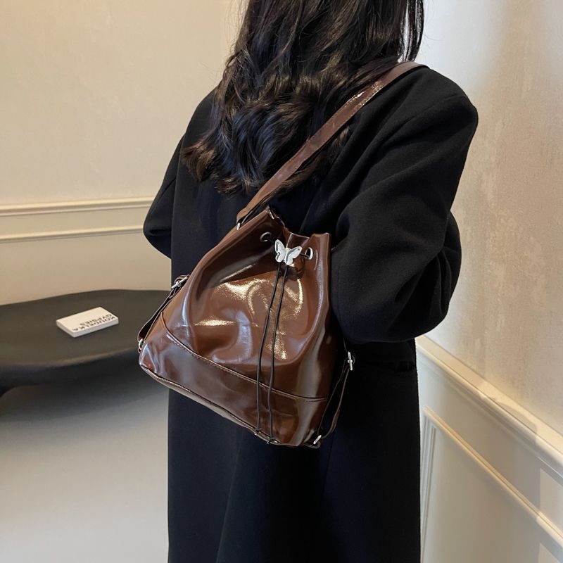 高级感束口水桶包女2024新款潮流时尚双肩包小众简约百搭休闲女包,箱包皮具/热销女包/男包,小方包,淘宝优惠券,粉丝福利购,淘宝优惠卷