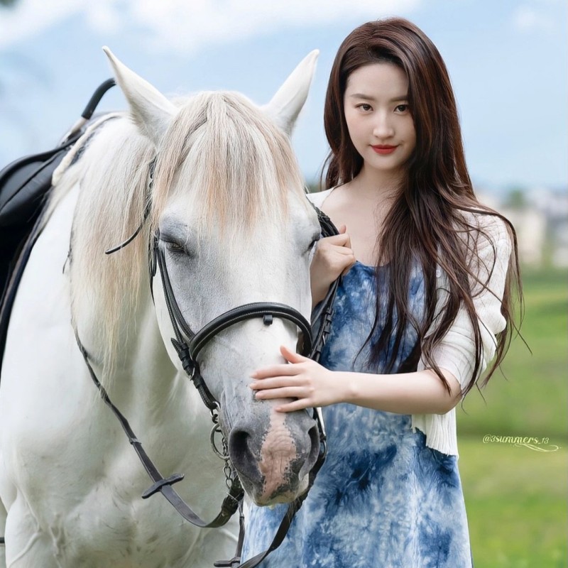 热销高级感情侣装夏装一裙一衣小众设计感男衬衫女连衣裙套装2023