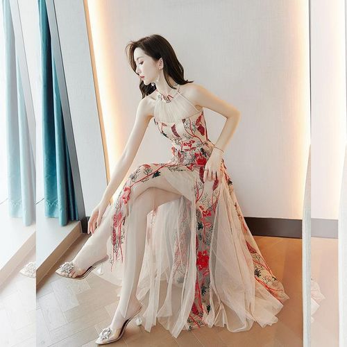 碎花连衣裙女2024新款网纱长裙气质仙女裙设计感小众挂脖裙子礼服