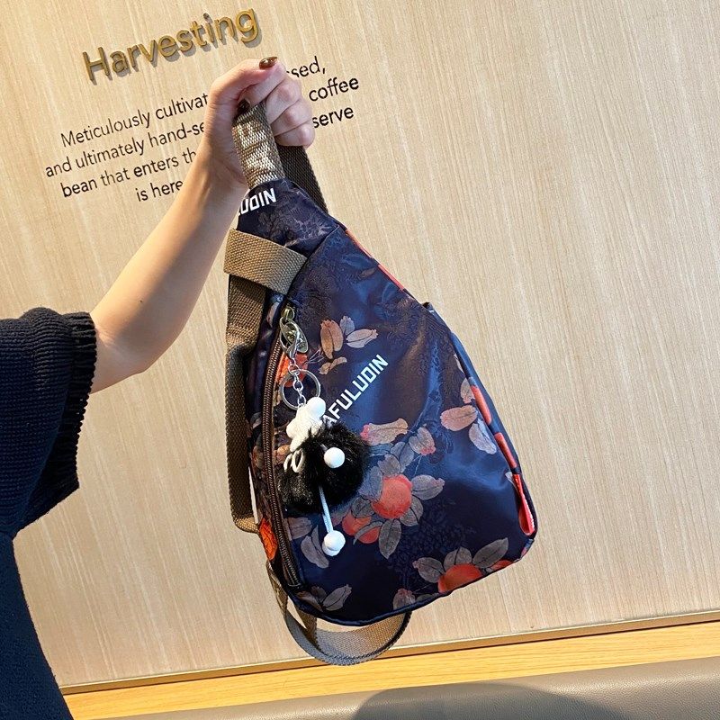 印花轻便小包包百搭女士2025潮酷街拍时尚斜背胸前包日系斜跨腰包,箱包皮具/热销女包/男包,胸包,淘宝优惠券,粉丝福利购,淘宝优惠卷