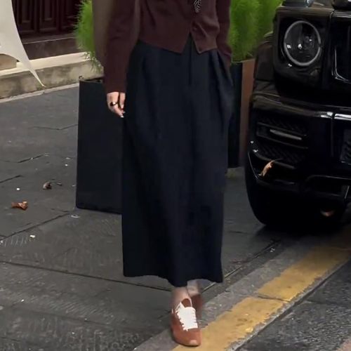 黑色大码长款褶皱半身裙女2025年春季新款高腰遮胯显瘦垂感花苞裙