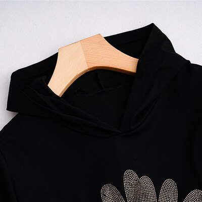 夏款连帽烫钻雏菊短袖卫衣+英伦拼接装饰条OLU半身裙两件套装