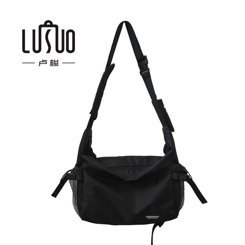 黑色大容量斜挎包女2024新款工装休闲女士包包旅行百搭女包运动包