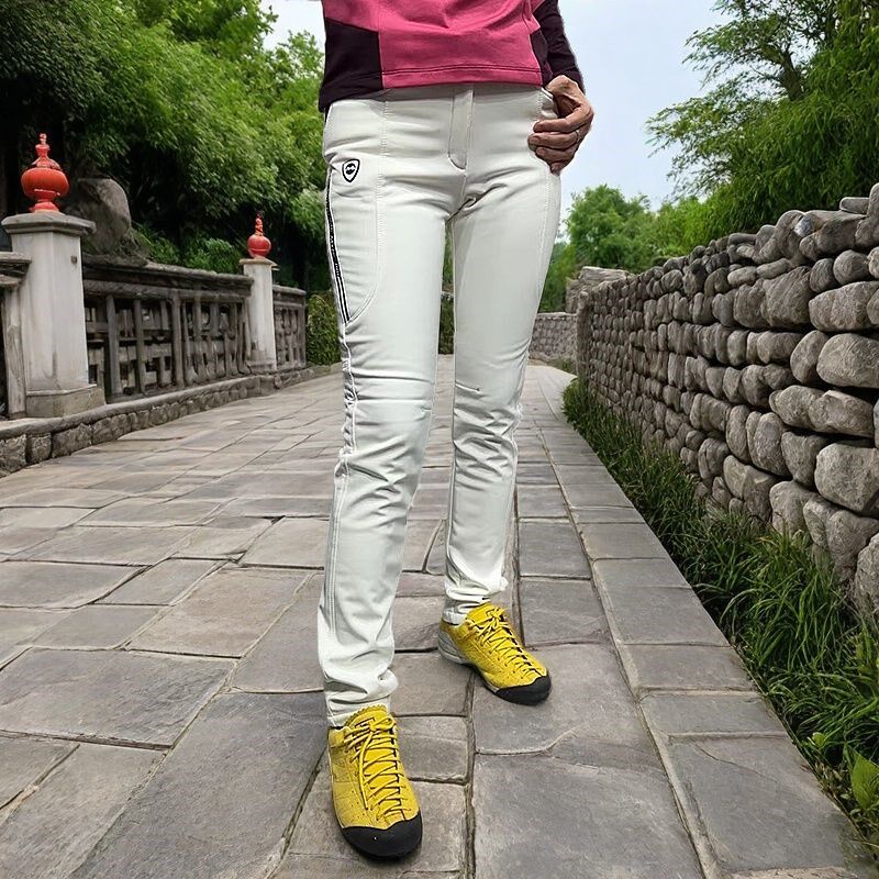 户外登山裤女保暖加绒徒步软壳裤防水透气奶白色速干抓绒裤冬