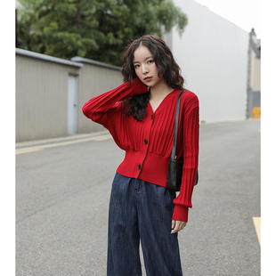 觅定红色v领针织衫毛衣女秋冬开衫外套上衣打底短款秋款2021新款