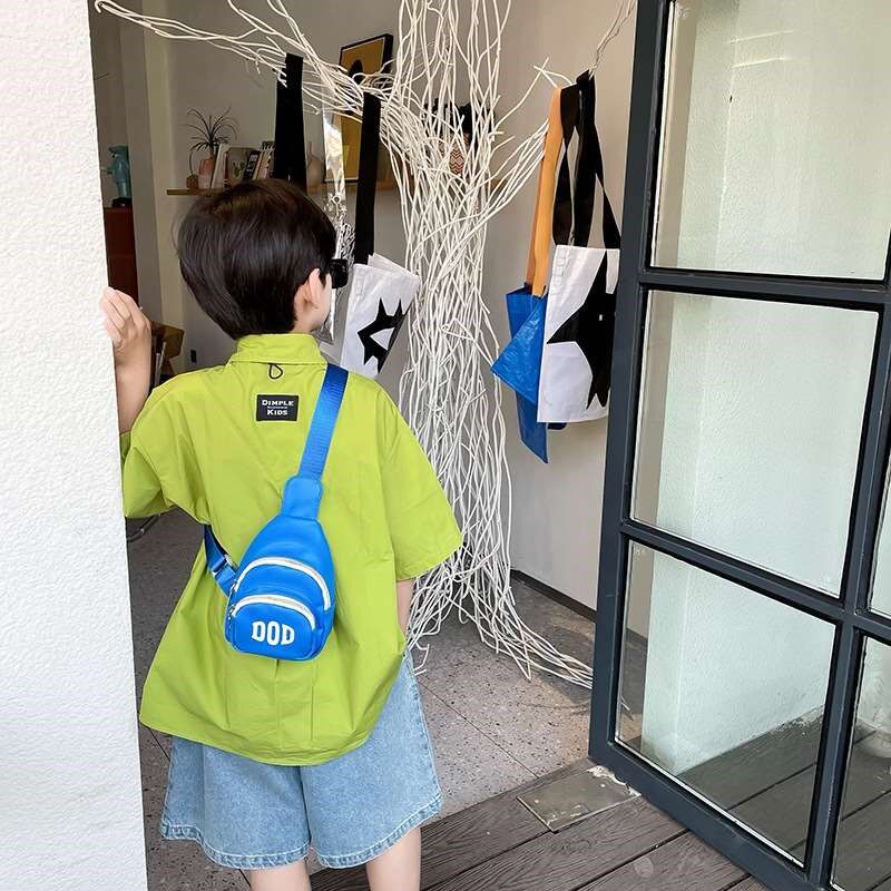 儿童斜挎背包小男孩帅气单肩小包包男童网红胸包潮酷外出时尚男款