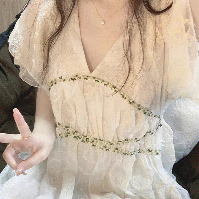 欧洲站夏季2024新款法式初恋别致绝美仙女长裙显瘦v领白色连衣裙