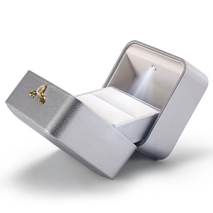 戒指盒求婚带灯首饰盒项链收纳盒绒布结婚白色精致高级礼盒子