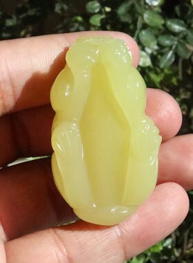 方言精品a辽宁标本岫玉老熟油润鸡油黄玉巧雕貔貅瑞兽 吊坠手把件