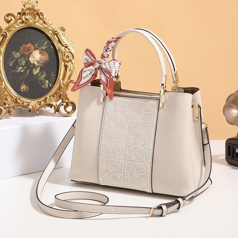 母亲节礼物包包女士手提包中年妈妈款大气百搭大容量通勤斜挎包,箱包皮具/热销女包/男包,通用款女包,淘宝优惠券,粉丝福利购,淘宝优惠卷