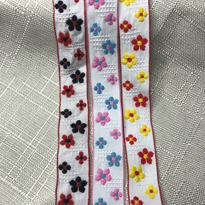 现货供应2公分民族风木机提花织带白底小花朵提花织带厂家