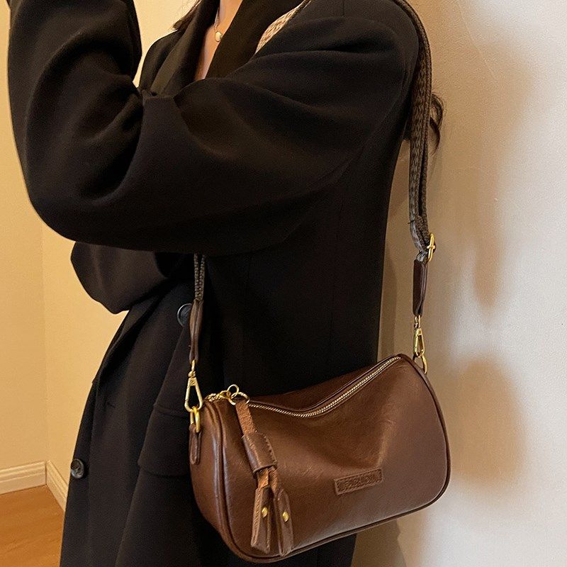 高级感复古小包包女2024新款百搭宽肩带斜挎包流行大容量小方包,箱包皮具/热销女包/男包,小方包,淘宝优惠券,粉丝福利购,淘宝优惠卷