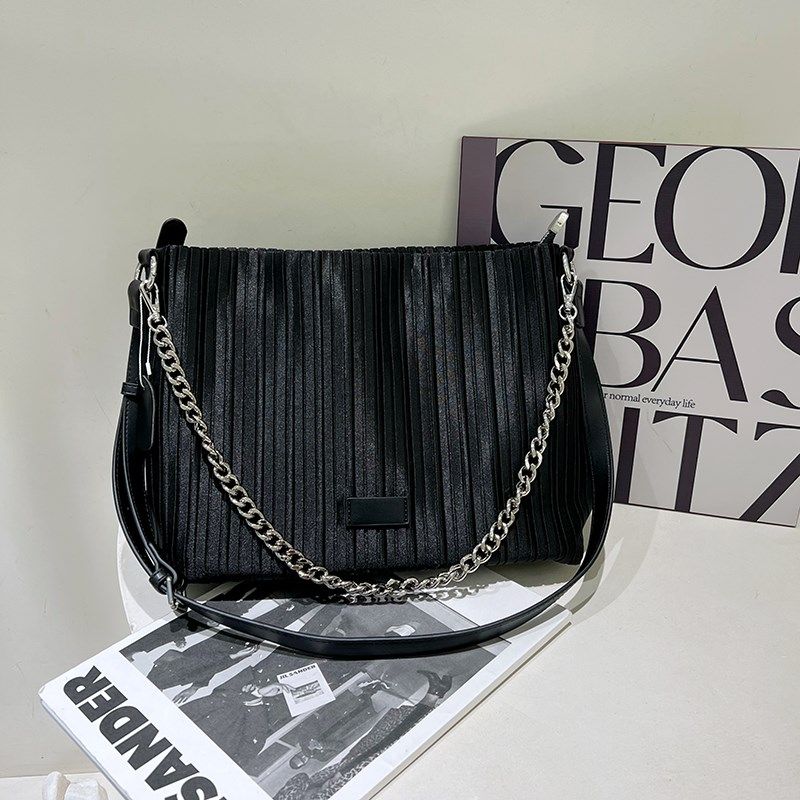 百搭轻便牛津布竖条褶皱水桶包时尚链条单肩包女包2024新款斜挎包,箱包皮具/热销女包/男包,水桶包,淘宝优惠券,粉丝福利购,淘宝优惠卷