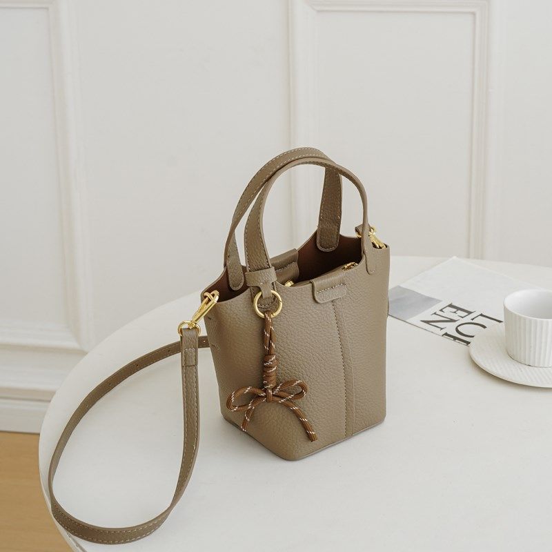 小众设计包包女2024新款时尚简约大容量手提水桶包百搭单肩斜挎包,箱包皮具/热销女包/男包,水桶包,淘宝优惠券,粉丝福利购,淘宝优惠卷