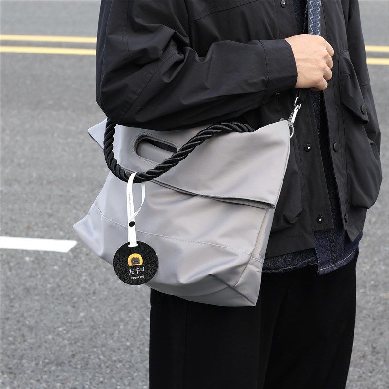 左千户包2024秋爆款小众高级感男包斜挎大包通勤休闲包潮流电脑包,箱包皮具/热销女包/男包,男士包袋,淘宝优惠券,粉丝福利购,淘宝优惠卷