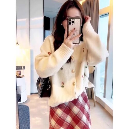 春秋新款休闲洋j派时尚高级感甜美复古温柔风毛衣裙子两件套