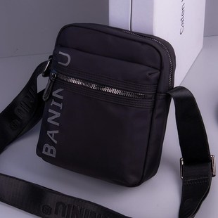 斜挎包男款小号背包迷你单肩包高级感休闲帆布通勤小众轻便大容量