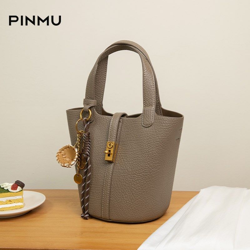 小众水桶包女2024新款秋冬包包百搭女士大容量手提女包单肩斜挎包,箱包皮具/热销女包/男包,水桶包,淘宝优惠券,粉丝福利购,淘宝优惠卷