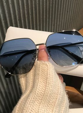 加大加宽大码大脸显瘦透明蓝色偏B光太阳眼镜男多边形金属开车墨