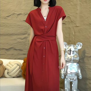 高级感复古红色v领T恤连衣裙女2024夏季新款韩版收腰显瘦排扣裙子
