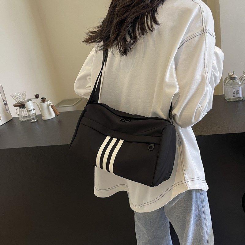 休闲大容量牛津布包包女2024新款夏季超火健身包运动包单肩斜挎包,箱包皮具/热销女包/男包,通用款女包,淘宝优惠券,粉丝福利购,淘宝优惠卷