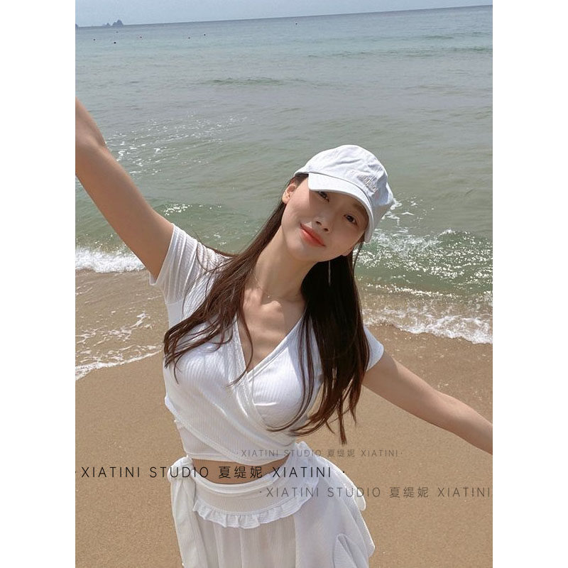 泳衣女2023爆款新款高级感网红风保守遮肚子分体裙式三件套泡温泉