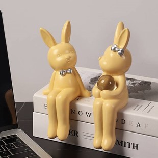 可爱情侣兔子吊脚桌边小摆件少女心书柜书房置物架房间家居装 饰品