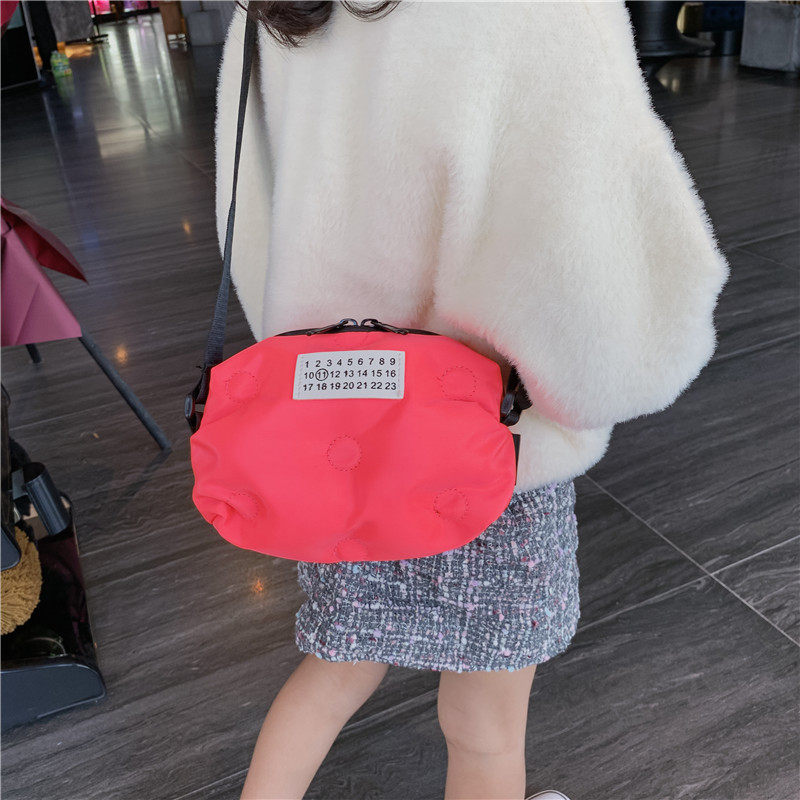 男童小包潮斜挎帅气小布包户外旅游儿童小挎包时尚女孩出游单肩包