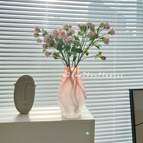 现货北欧创意龙卷风造型磨砂高级感花瓶玻璃插花客U厅餐桌艺术摆