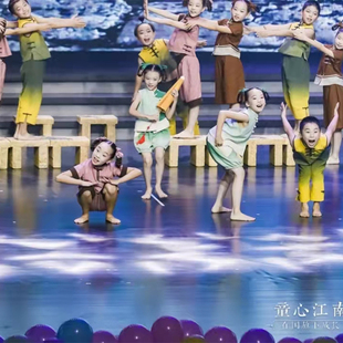 小荷风采石板路上的笑声舞蹈服儿童演出服男女小板凳荷叶伞道具新