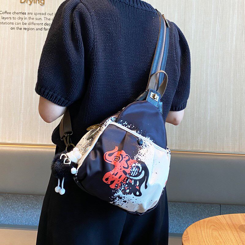 多用胸包女士2024新款三用休闲旅行防水牛津布印花迷你双肩小背包