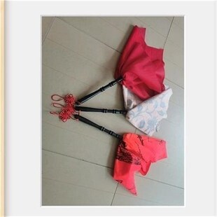 拂掸子打子抽子。用来清洁抽打运动之后身上裤脚上鞋上的尘土。