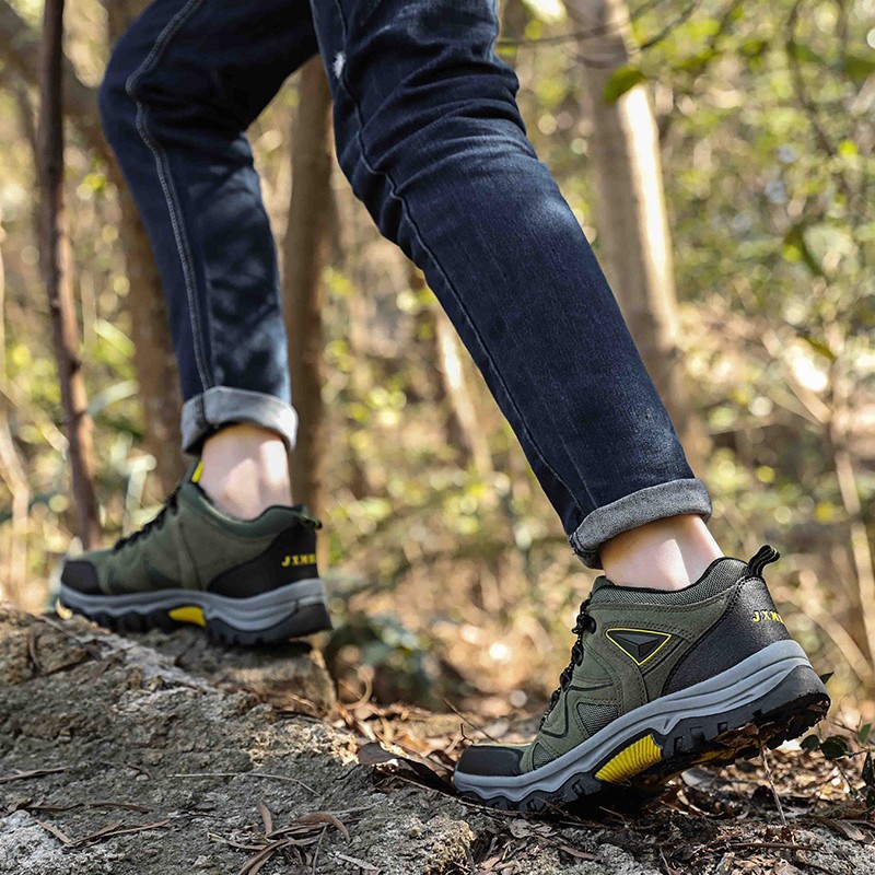 2021秋冬季新款户外鞋运动休闲男鞋加绒软底防滑登山徒步鞋男
