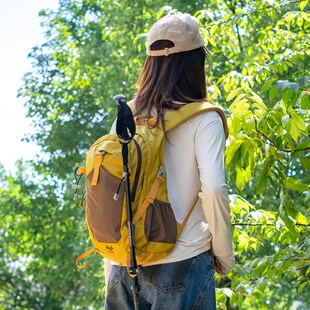 户外徒步旅行小背包女登山20升2024新款轻量化短途旅游双肩包防水