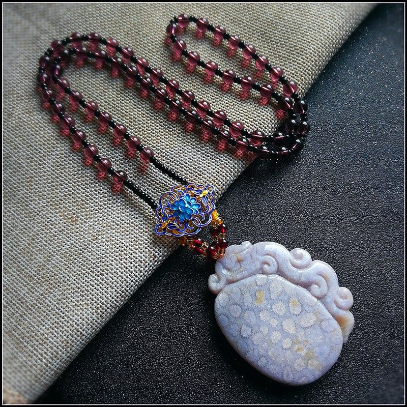 【臻品】天然 珊瑚玉吊坠 紫色珊瑚玉吊坠毛衣链 吊坠雕刻双面花,饰品/流行首饰/时尚饰品新,颈饰,淘宝优惠券,粉丝福利购,淘宝优惠卷