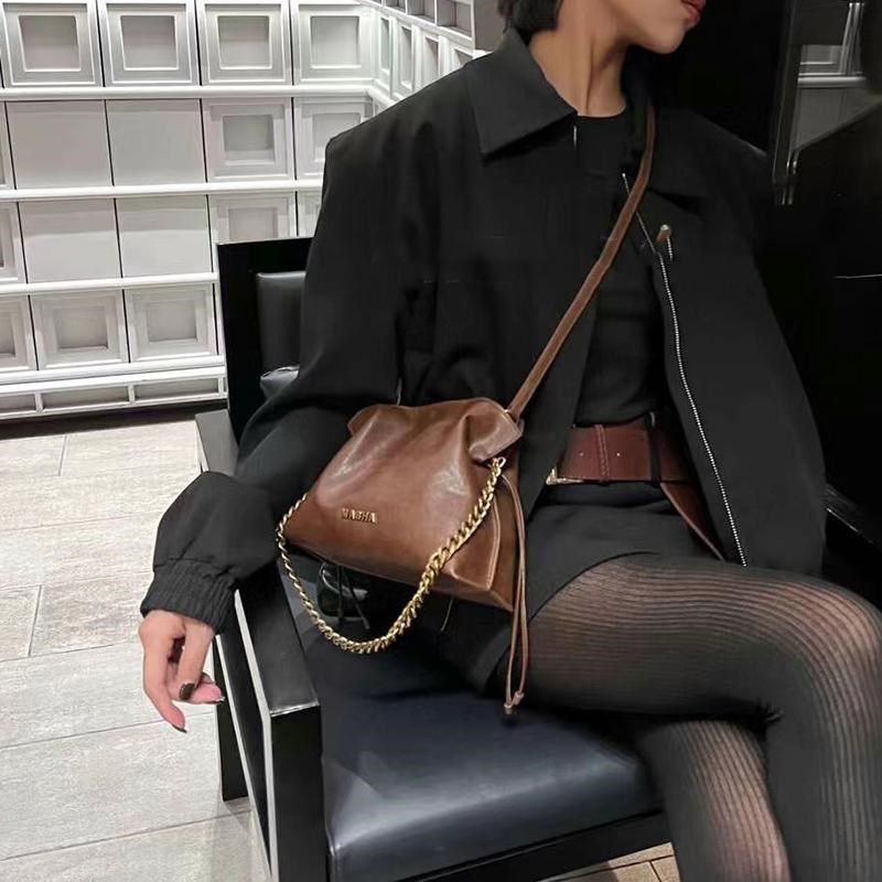 高级感小众云朵腋下包包女2025新款抽绳链条水桶包褶皱单肩斜挎包,箱包皮具/热销女包/男包,水桶包,淘宝优惠券,粉丝福利购,淘宝优惠卷