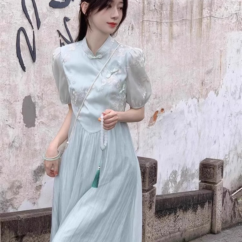 新中式女装2024新款改良旗袍女法式高级感绣花蓝色连衣裙夏