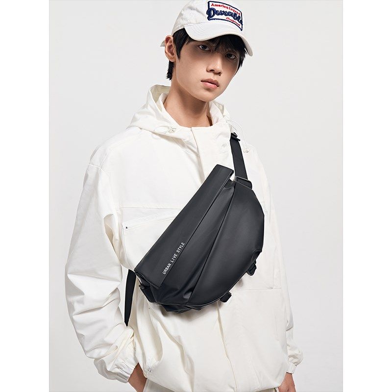 斜挎包男士单肩包胸包男款机车磁吸扣背包男生通勤包骑行机能包包,箱包皮具/热销女包/男包,男士包袋,淘宝优惠券,粉丝福利购,淘宝优惠卷